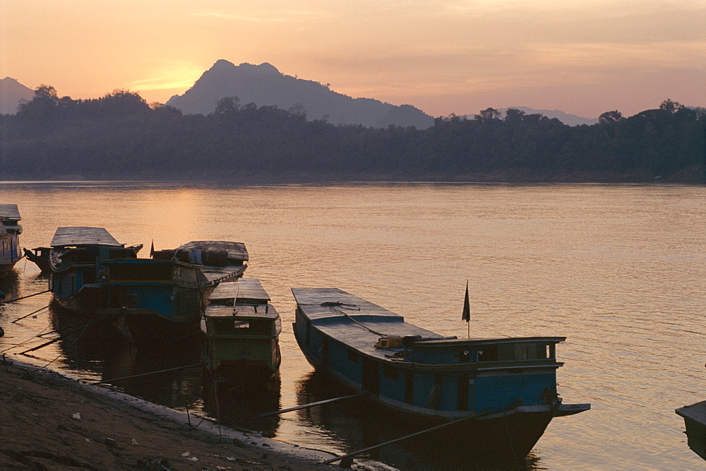 Boats on the Mekong River at sunset, Luang Prabang, Laos, Indochina, Southeast Asia, Asia