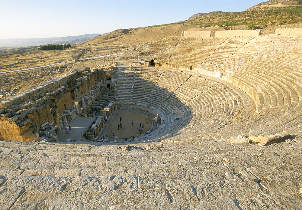 Roman spa city of Hieropolis (Hierapolis), Pamukkale, UNESCO World Heritage Site, Anatolia, Turkey, Asia Minor, Asia