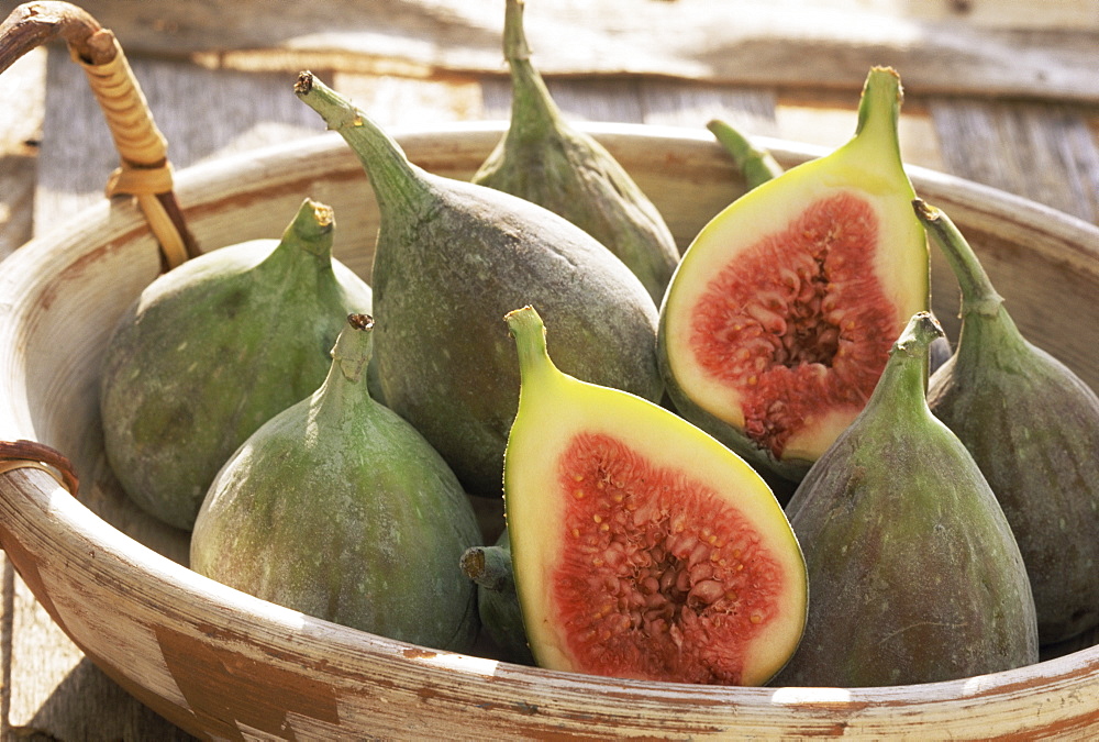 Figs in a baskest