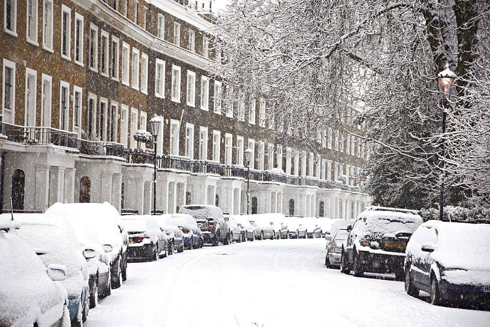 London street in snow, Notting Hill, London, England, United Kingdom, Europe