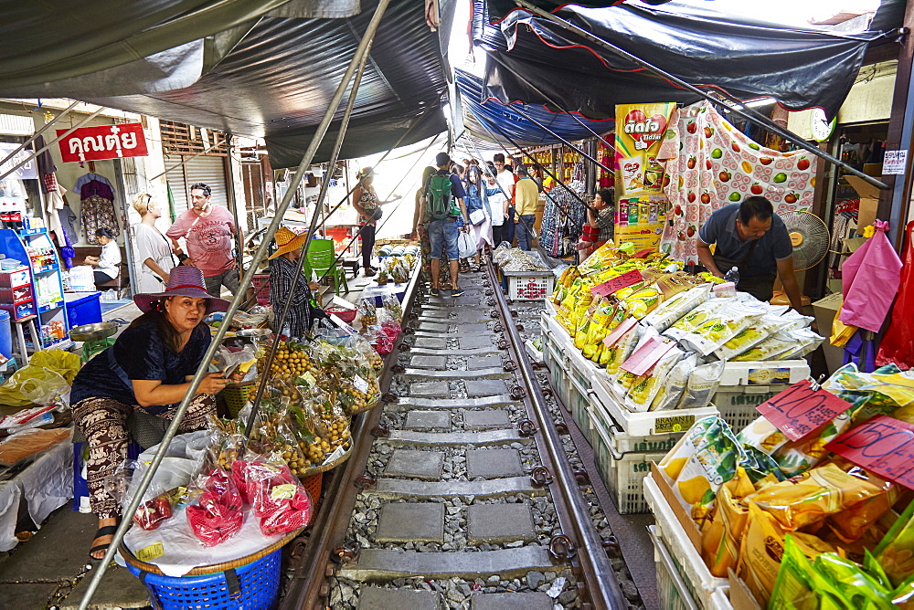 Market stalls along the Maeklong railway, Bangkok, Thailand, Southeast Asia, Asia