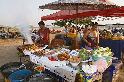 Food stalls on side of Mekong River, Vientiane, Laos, Indochina, Southeast Asia, Asia