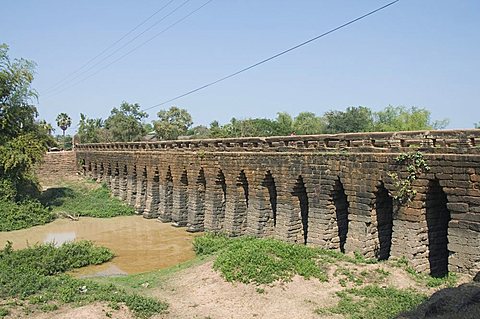 The 12th century bridge near Siem Reap, Cambodia, Indochina, Southeast Asia, Asia