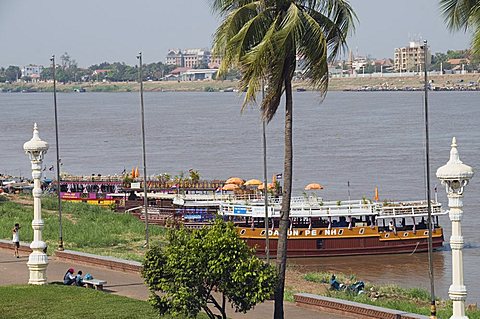 Tourist boats on the Tonle Sap river, Phnom Penh, Cambodia, Indochina, Southeast Asia, Asia