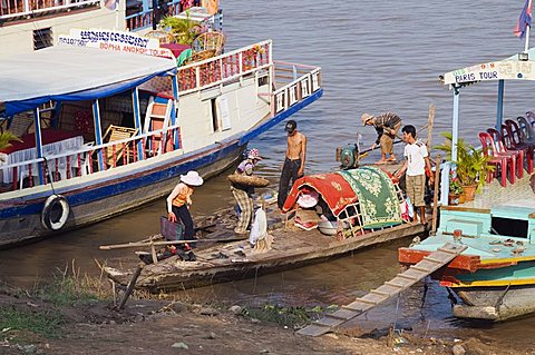 Tourist boats on the Tonle Sap river, Phnom Penh, Cambodia, Indochina, Southeast Asia, Asia