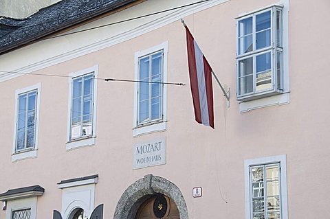 House where Mozart lived, now a museum, Salzburg, Austria, Europe