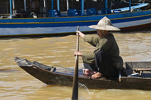 Tonle Sap Lake, Boat People (Vietnamese), near Siem Reap, Cambodia, Indochina, Southeast Asia, Asia