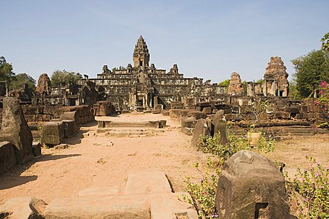 Bakong Temple, AD881, Roluos Group, near Angkor, UNESCO World Heritage Site, Siem Reap, Cambodia, Indochina, Southeast Asia, Asia