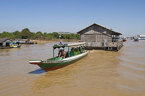 Floating house being moved, Tonle Sap Lake, near Siem Reap, Cambodia, Indochina, Southeast Asia, Asia