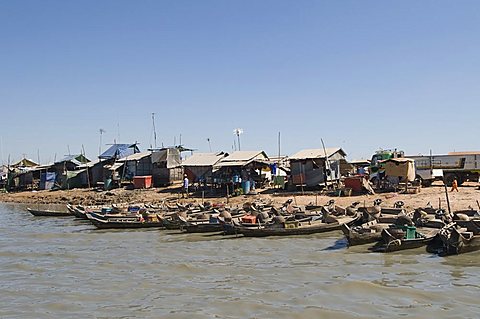 Tonle Sap Lake, Vietnamese Boat People, near Siem Reap, Cambodia, Indochina, Southeast Asia, Asia