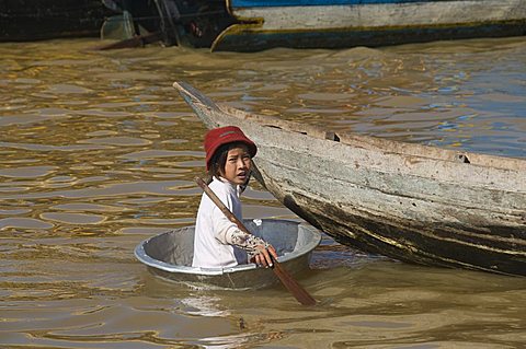 Tonle Sap Lake, Vietnamese Boat People, near Siem Reap, Cambodia, Indochina, Southeast Asia, Asia