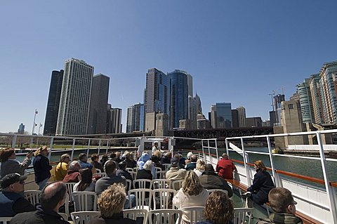 Tourist boat, Chicago River, Chicago, Illinois, United States of America, North America