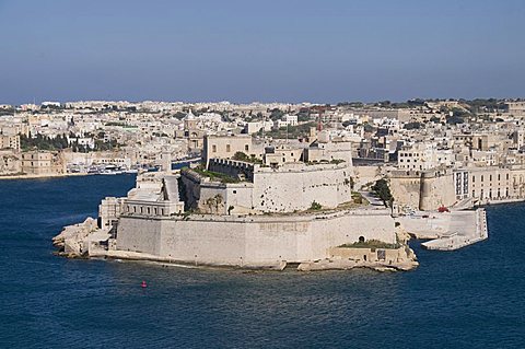 View of the Grand Harbour and city of Vittoriosa with Fort St. Angelo, taken from Barracca Gardens, Valletta, Malta, Mediterranean, Europe