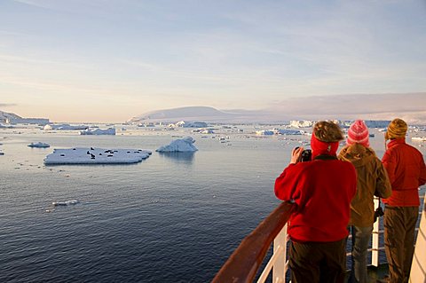 Viewing fur seals on pack ice in the Antarctic Sound, Antarctic Peninsula, Antarctica, Polar Regions