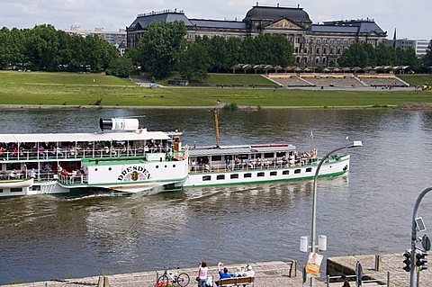 Paddle steamship on the River Elbe, Dresden, Saxony, Germany, Europe