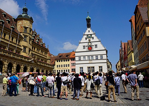 Tourists waiting for the clock to strike on the City Counsellors Tavern in the market square in Rothenburg ob der Tauber, Romantic Road, Franconia, Bavaria, Germany, Europe