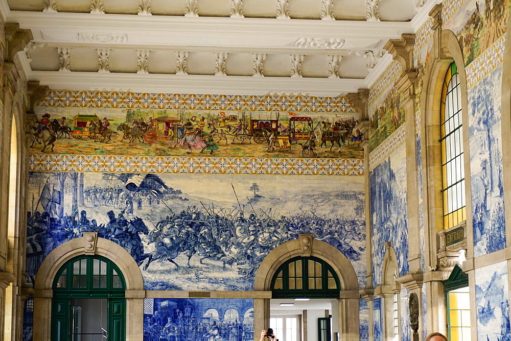 Tiles (azulejos) in entrance hall, Estacao de Sao Bento train station, Porto (Oporto), Portugal, Europe