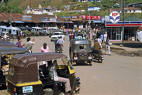 Street scene, Munnar, Western Ghats, Kerala state, India, Asia