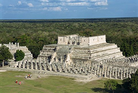 Temple of the Warriors, Chichen Itza, UNESCO World Heritage Site, Yucatan, Mexico, North America