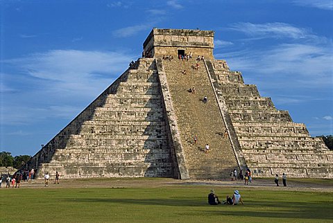 El Castillo, pyramid dedicated to the god Kukulcan, Chichen Itza, UNESCO World Heritage Site, Yucatan, Mexico, North America