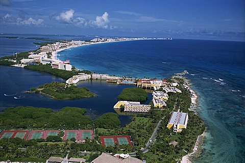 Hotel area of Cancun, Cancun, Yucatan, Mexico, North America