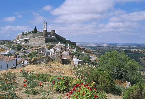 Hill village of Monsaraz near the Spanish border, Alentejo region, Portugal, Europe