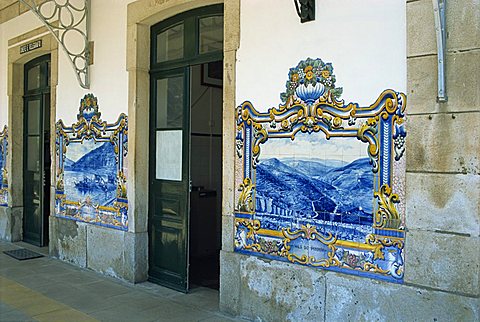 Pinhao railway station, famous for its tiles depicting port making, Douro region, Portugal, Europe