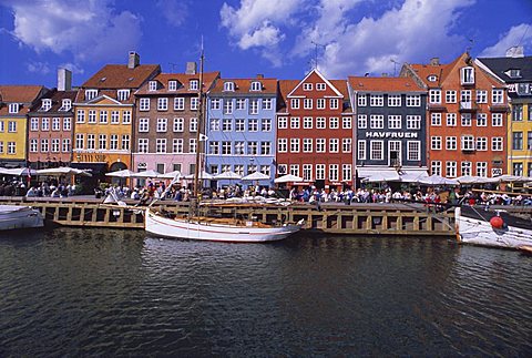 Nyhavn, or new harbour, busy restaurant area, Copenhagen, Denmark, Scandinavia, Europe