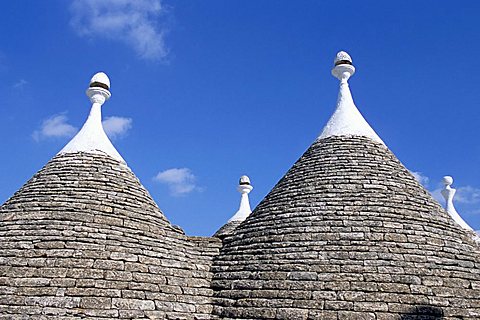 Old trulli houses with stone domed roof, Alberobello, UNESCO World Heritage Site, Puglia, Italy, Europe