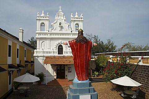 Old Portuguese church in grounds of Fort Tiracol, Goa, India, Asia