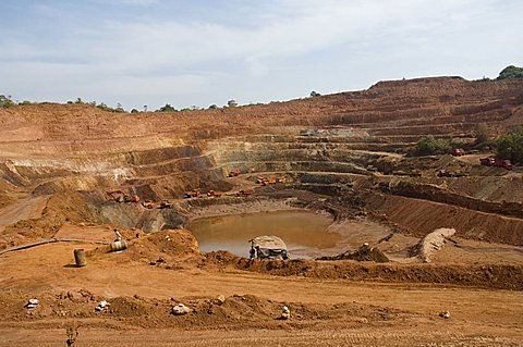 Open cast iron mine, Maharashtra state, India, Asia