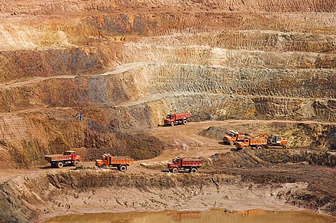 Open cast iron mine, Maharashtra state, India, Asia