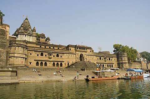 Shiva Hindu temple and Ahilya Fort Complex on banks of the Narmada River, Maheshwar, Madhya Pradesh state, India, Asia