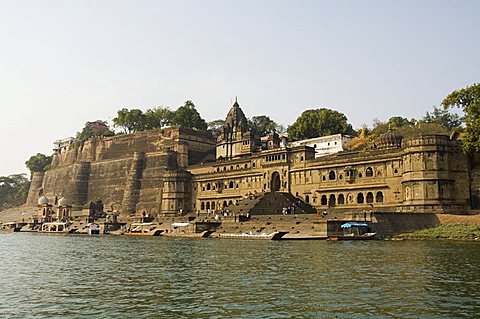 Shiva Hindu temple and Ahilya Fort Complex on banks of the Narmada River, Maheshwar, Madhya Pradesh state, India, Asia