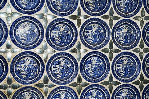 Willow pattern plates embedded in the walls of the Juna Mahal Fort, Dungarpur, Rajasthan state, India, Asia