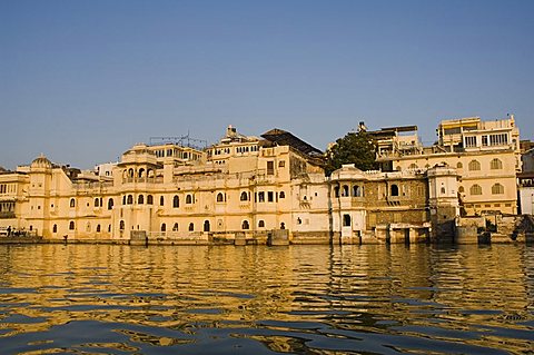 View of the City Palace and hotels from Lake Pichola, Udaipur, Rajasthan, India, Asia