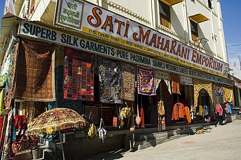 Rajasthani fabirc shops, Udaipur, Rajasthan state, India, Asia