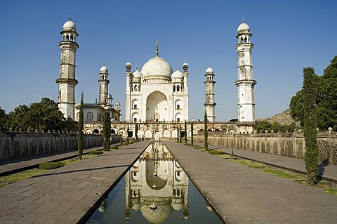 The Bibi ka Maqbara was uilt by Azam Shah in 1678,  as a son's tribute to his mother, Begum Rabia Durrani, the Queen of Mughal emperor Aurangzeb. Aurangubad, Maharashtra, India