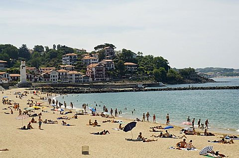 The beach at St. Jean de Luz, Basque country, Pyrenees-Atlantiques, Aquitaine, France, Europe