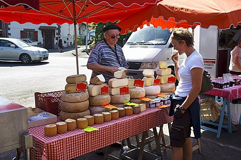 Monday Market at St. Jean Pied de Port, Basque country, Pyrenees-Atlantiques, Aquitaine, France, Europe