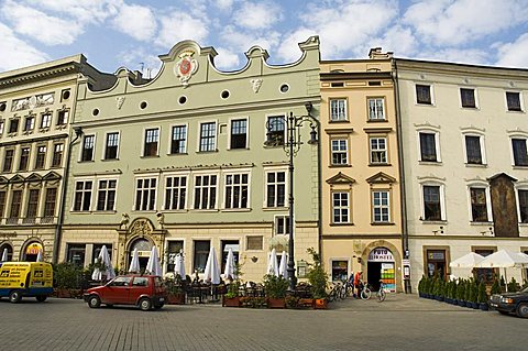 Houses in Main Market Square (Rynek Glowny), Old Town District (Stare Miasto), Krakow (Cracow), UNESCO World Heritage Site, Poland, Europe