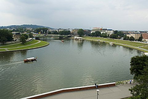 View of the Vistula River from the Royal Castle area, Krakow (Cracow), UNESCO World Heritage Site, Poland, Europe