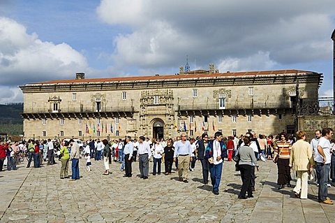 Hostal de los Reyes Catolicos (Hospital Real) (Royal Hospital), now a parador in the Plaza do Obradoiro, Santiago de Compostela, Galicia, Spain, Europe