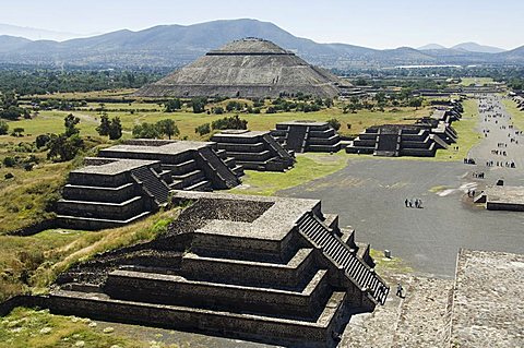 View from Pyramid of the Moon of the Avenue of the Dead and the Pyramid of the Sun in background, Teotihuacan, 150AD to 600AD and later used by the Aztecs, UNESCO World Heritage Site, north of Mexico City, Mexico, North America