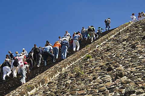 Pyramid of the Sun, Teotihuacan, 150AD to 600AD and later used by the Aztecs, UNESCO World Heritage Site, north of Mexico City, Mexico, North America