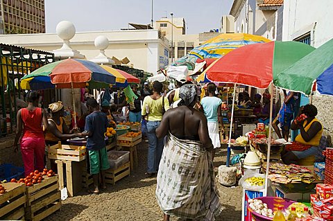 The African market in the old city of Praia on the Plateau, Praia, Santiago, Cape Verde Islands, Africa