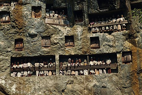 Effigies of the dead, Lemo cliff tombs, Toraja area, island of Sulawesi, Indonesia, Southeast Asia, Asia