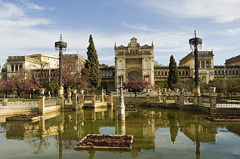 The Neo Renaissance Pavellon de las Bellas Artes, now the Museum of Archaeology (Museo Arqueologico), Plaza de America, Parque de Maria Luisa, Seville, Andalusi (Andalucia), Spain, Europe