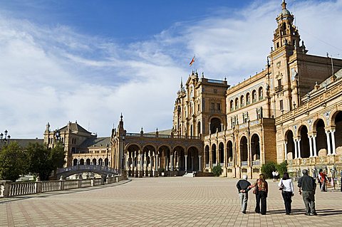 Plaza de Espana erected for the 1929 Exposition, Parque Maria Luisa, Seville, Andalusia, Spain, Europe