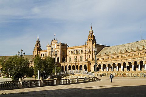 Plaza de Espana erected for the 1929 Exposition, Parque Maria Luisa, Seville, Andalusia, Spain, Europe